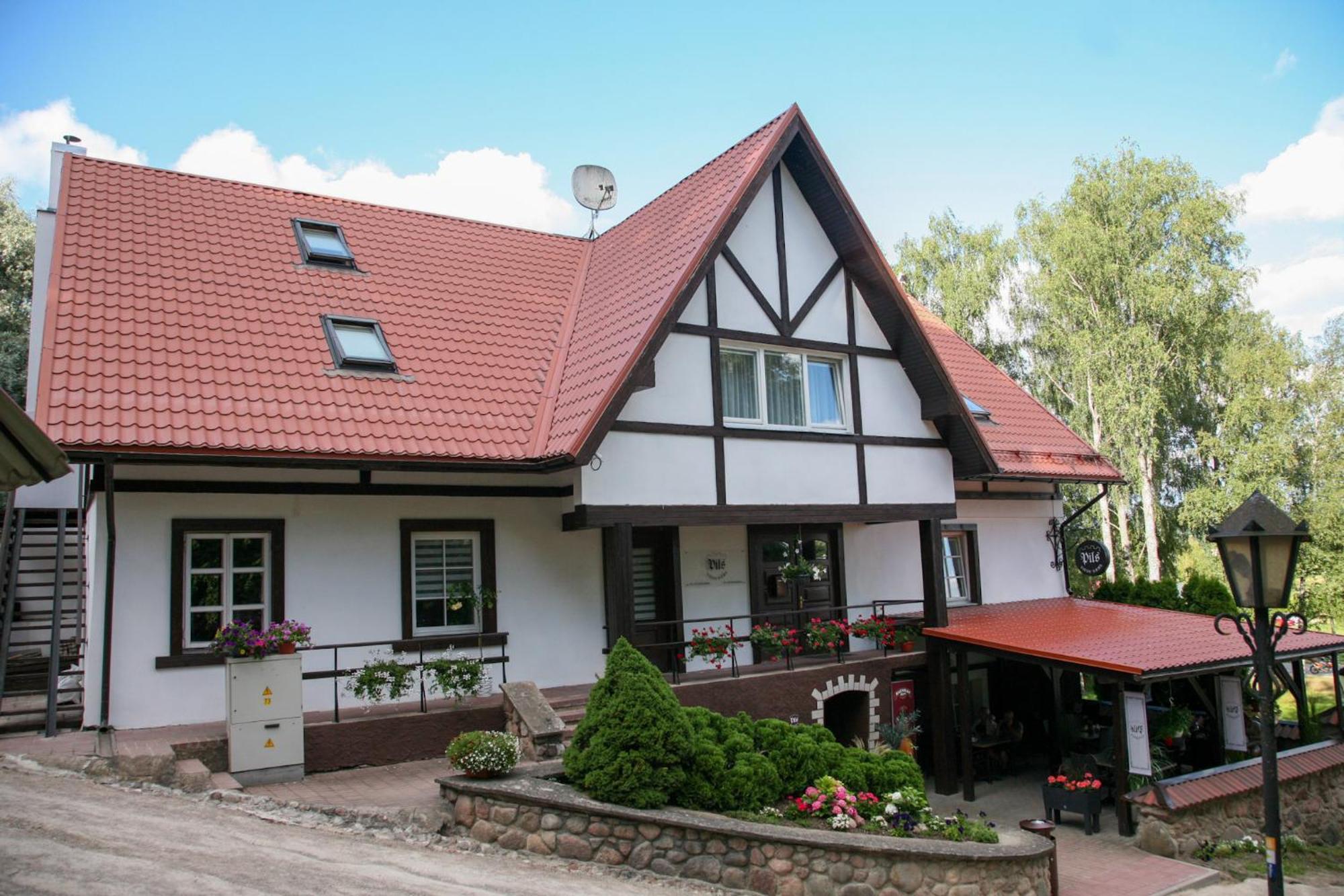Pils Hotel Kandava Buitenkant foto