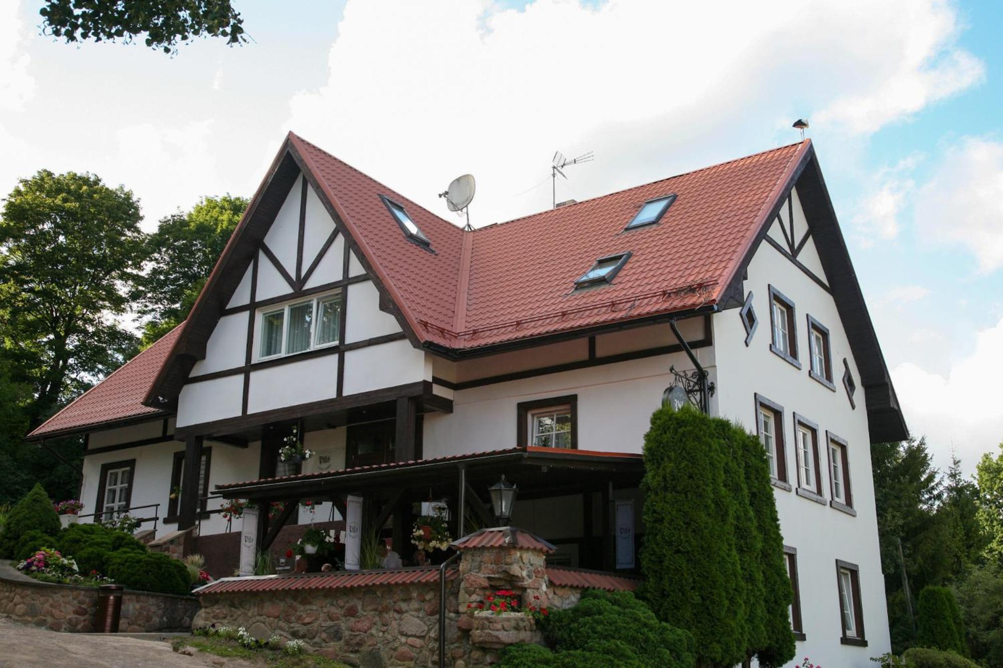Pils Hotel Kandava Buitenkant foto